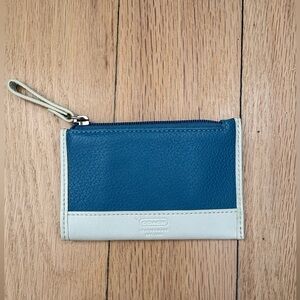 Coach Vintage Y2K Blue and White Pebbled Leather Zipper Slim Card Case